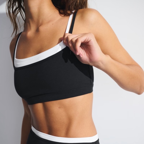 Abercrombie Black and White Sports Bra - Picture 3 of 6